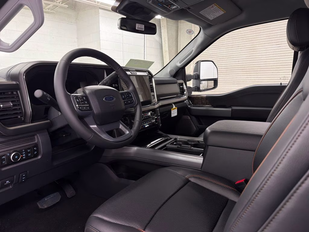 2026 STAR WHITE Ford Super Duty F-350 DRW Lariat 4X4 Truck