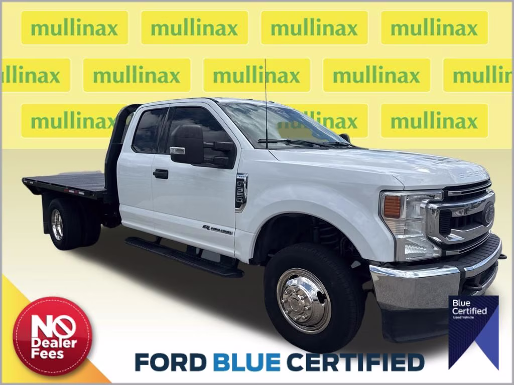 2022 Oxford White Ford Super Duty F-350 DRW XLT 4X4 Chassis