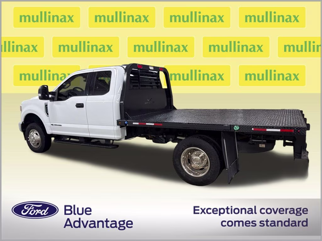 2022 Oxford White Ford Super Duty F-350 DRW XLT 4X4 Chassis