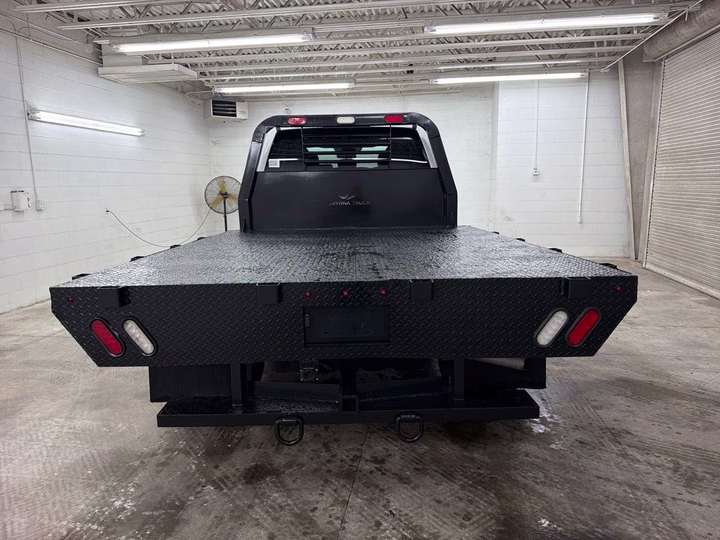 2022 Oxford White Ford Super Duty F-350 DRW XLT 4X4 Chassis