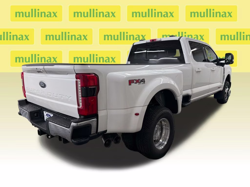 2026 STAR WHITE Ford Super Duty F-350 DRW Lariat 4X4 Truck