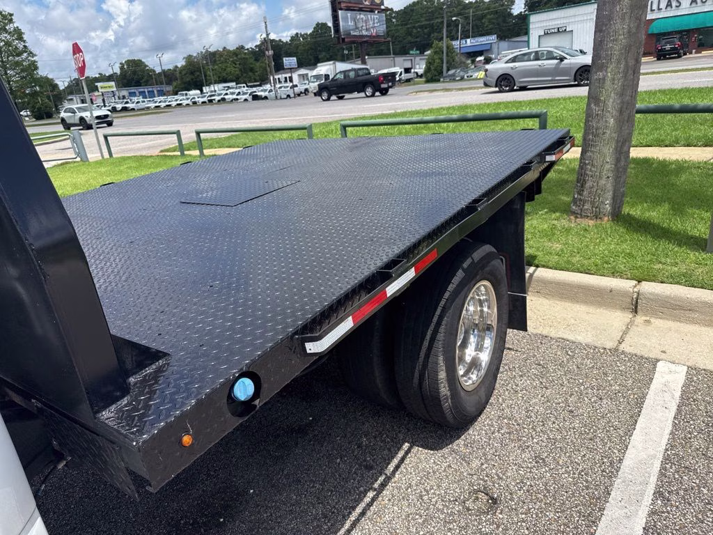 2022 Oxford White Ford Super Duty F-350 DRW XLT 4X4 Chassis