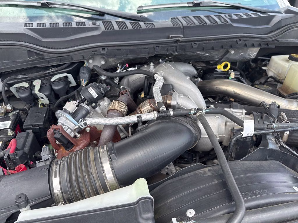 2022 Oxford White Ford Super Duty F-350 DRW XLT 4X4 Chassis