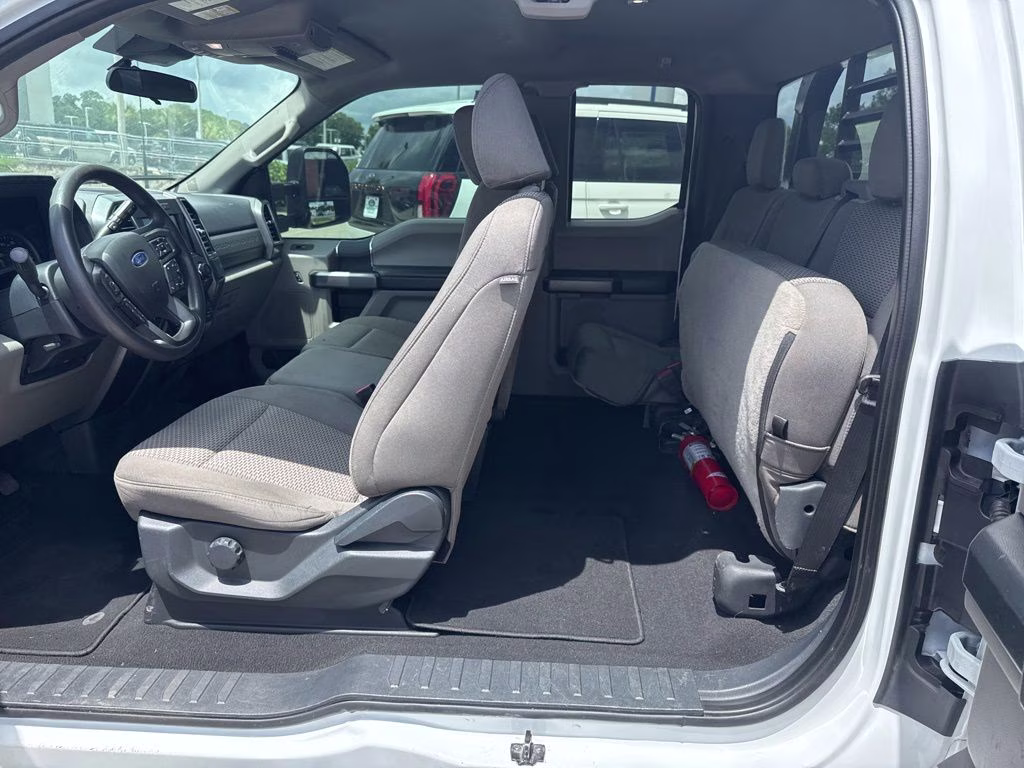 2022 Oxford White Ford Super Duty F-350 DRW XLT 4X4 Chassis