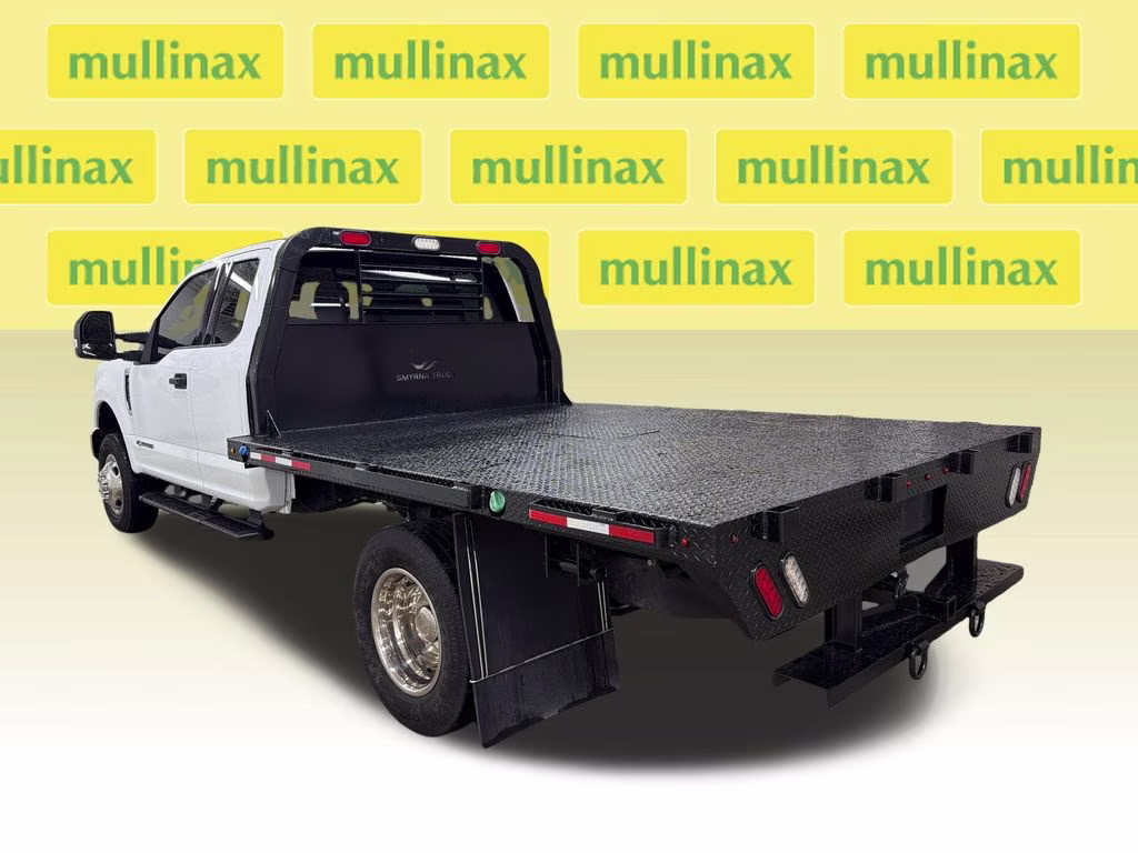2022 Oxford White Ford Super Duty F-350 DRW XLT 4X4 Chassis