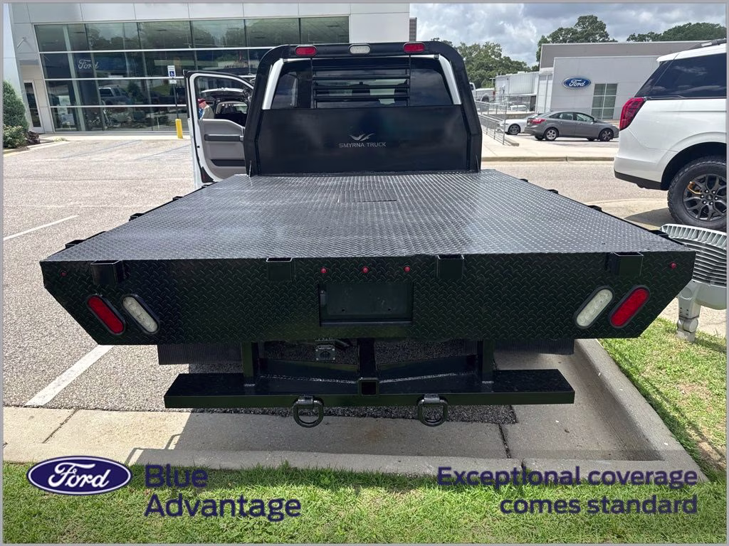 2022 Oxford White Ford Super Duty F-350 DRW XLT 4X4 Chassis