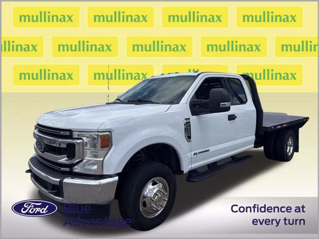 2022 Oxford White Ford Super Duty F-350 DRW XLT 4X4 Chassis