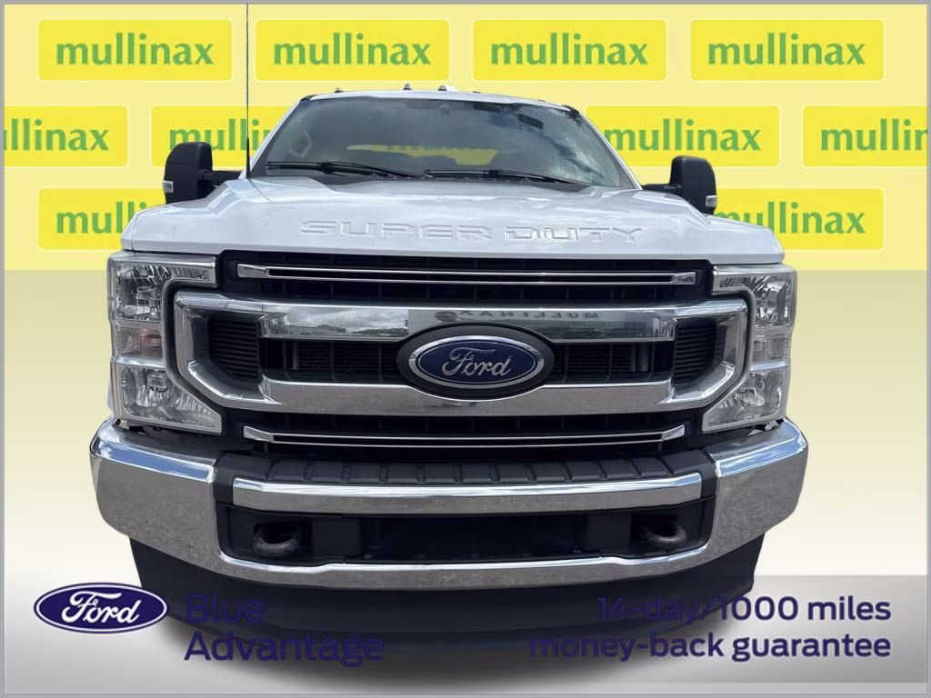 2022 Oxford White Ford Super Duty F-350 DRW XLT 4X4 Chassis