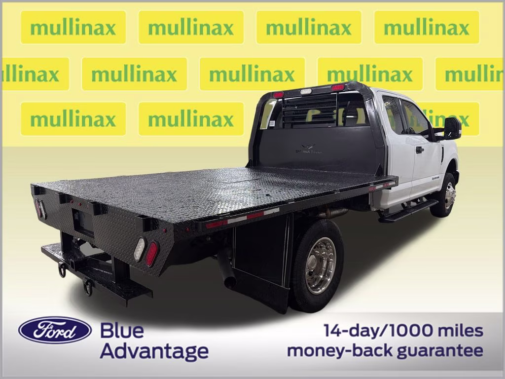2022 Oxford White Ford Super Duty F-350 DRW XLT 4X4 Chassis