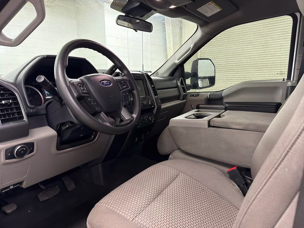 2022 Oxford White Ford Super Duty F-350 DRW XLT 4X4 Chassis