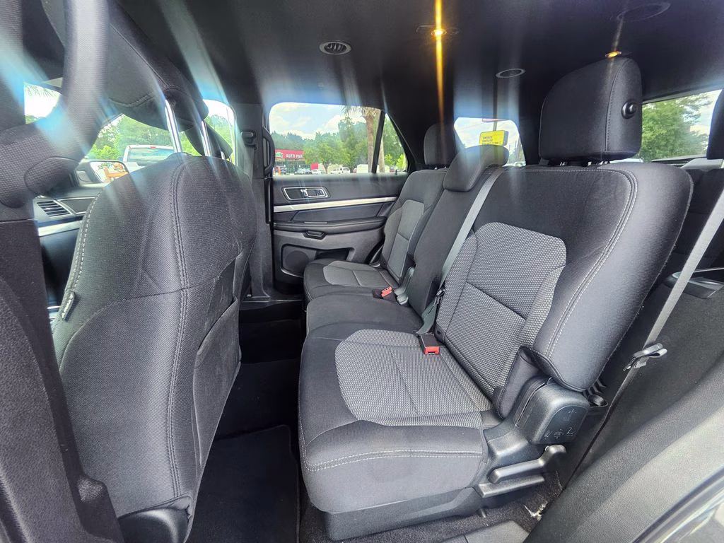 2019 Magnetic Metallic Ford Explorer XLT FWD SUV