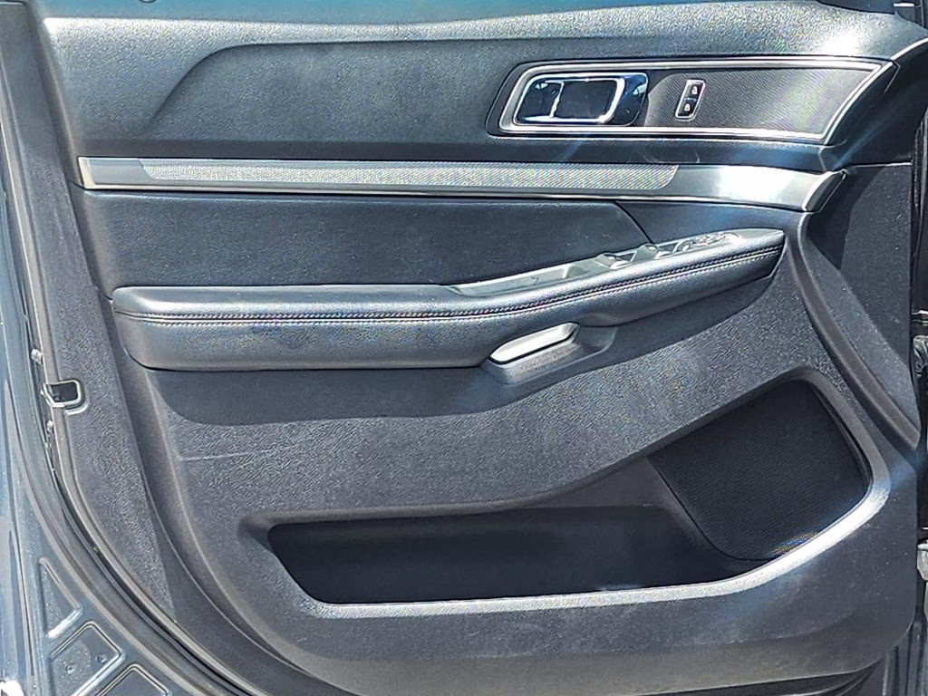 2019 Magnetic Metallic Ford Explorer XLT FWD SUV