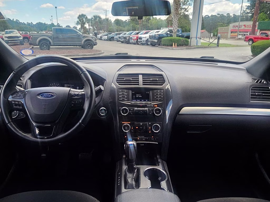2019 Magnetic Metallic Ford Explorer XLT FWD SUV