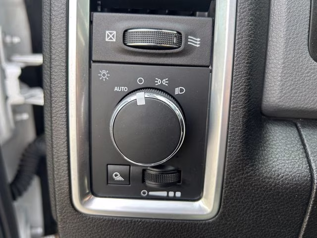 2019 Bright White Clearcoat Ram 1500 SLT 4X4 Truck