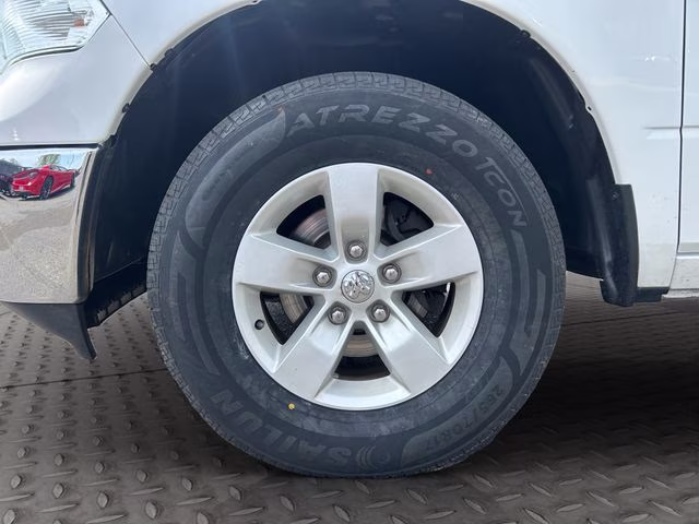 2019 Bright White Clearcoat Ram 1500 SLT 4X4 Truck