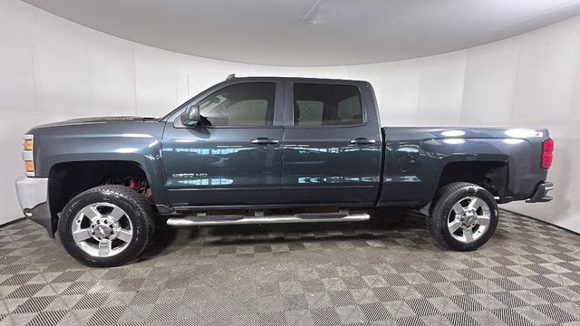 2019 Graphite Metallic Chevrolet Silverado 2500HD LT 4X4 Truck