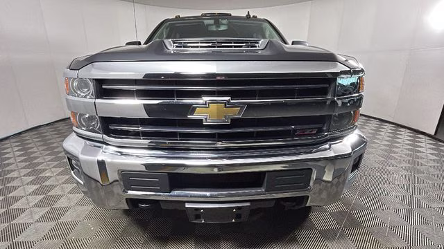 2019 Graphite Metallic Chevrolet Silverado 2500HD LT 4X4 Truck