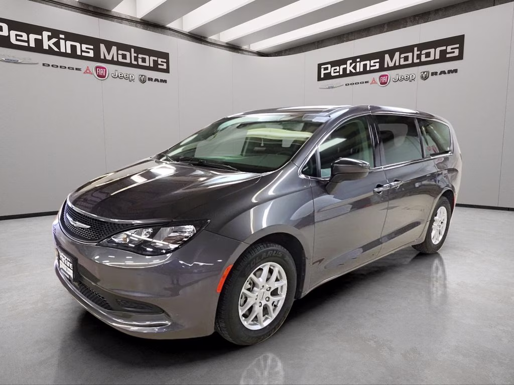 2023 Chrysler Voyager LX's photo