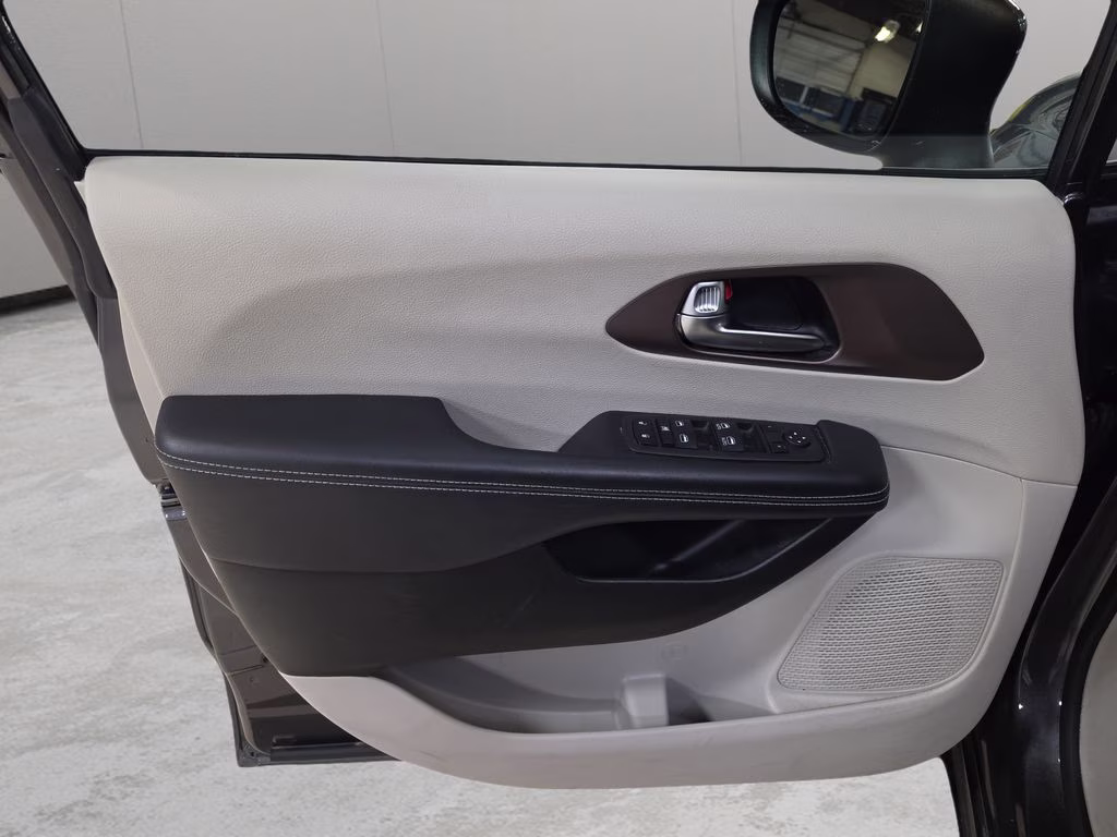 2023 Granite Crystal Metallic Clearcoat Chrysler Voyager LX FWD Van