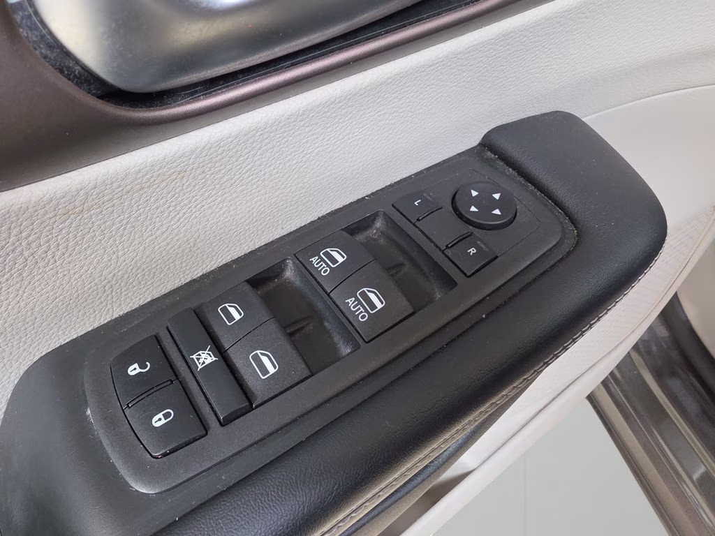 2023 Granite Crystal Metallic Clearcoat Chrysler Voyager LX FWD Van