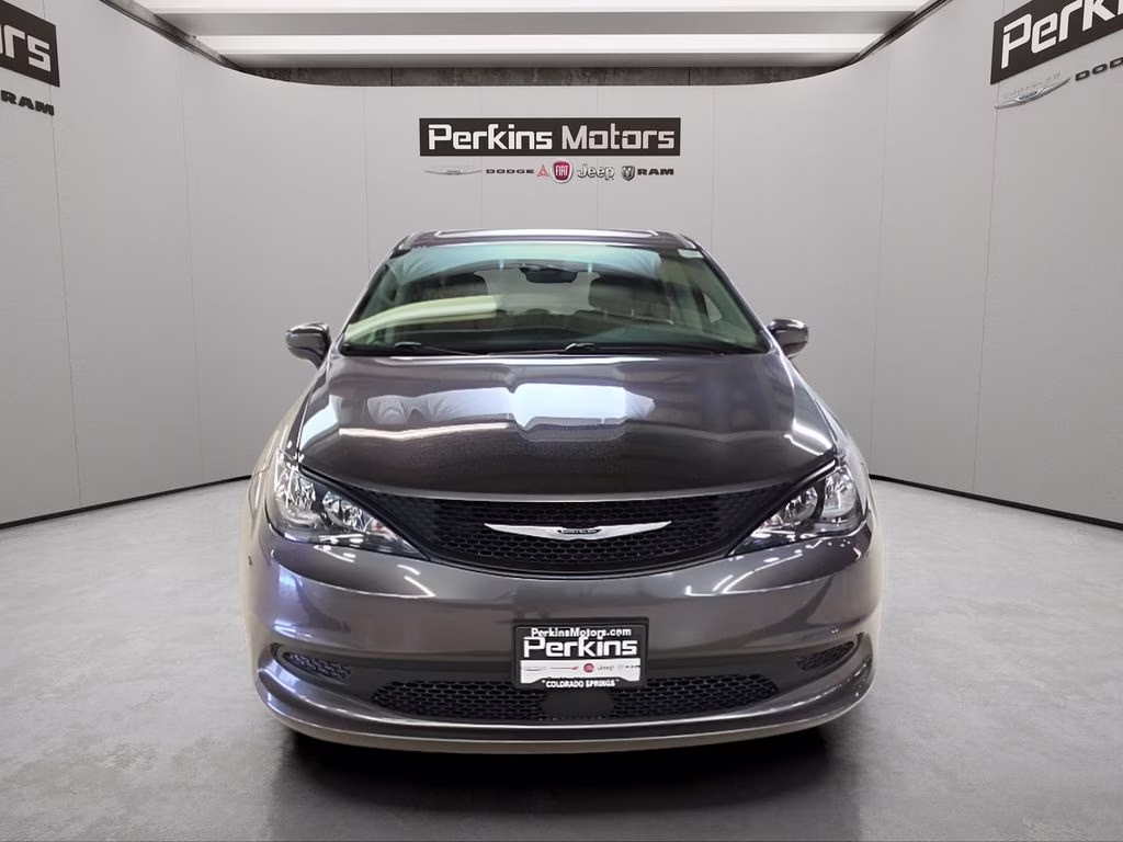 2023 Granite Crystal Metallic Clearcoat Chrysler Voyager LX FWD Van
