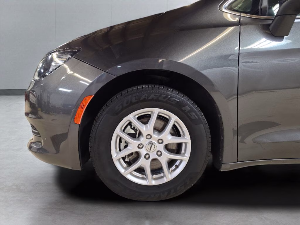 2023 Granite Crystal Metallic Clearcoat Chrysler Voyager LX FWD Van