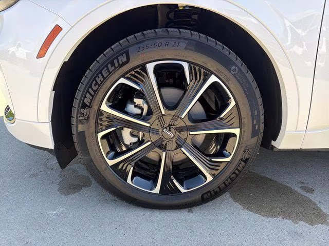 2026 White Platinum Clearcoat Metallic Lincoln Nautilus Reserve AWD SUV