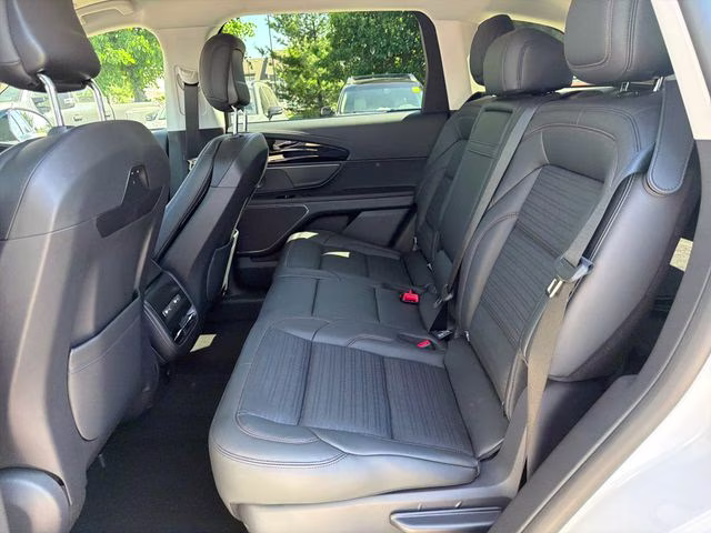 2026 White Platinum Clearcoat Metallic Lincoln Nautilus Reserve AWD SUV