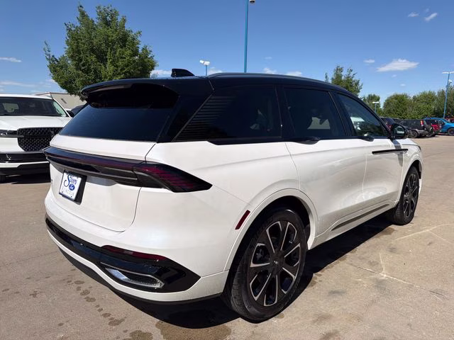 2026 White Platinum Clearcoat Metallic Lincoln Nautilus Reserve AWD SUV