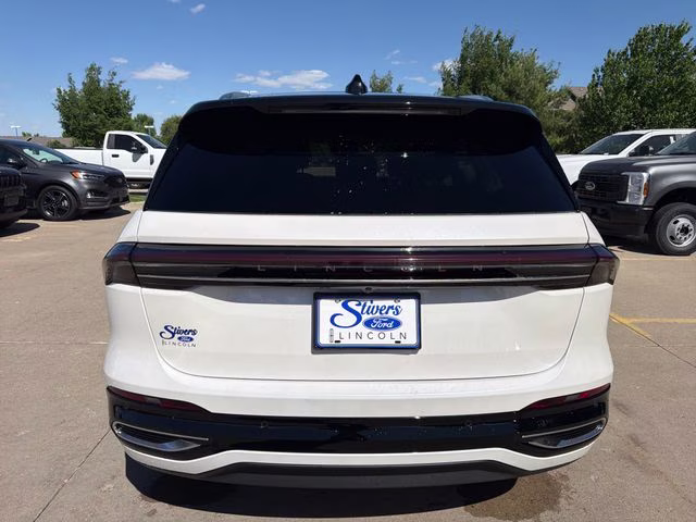2026 White Platinum Clearcoat Metallic Lincoln Nautilus Reserve AWD SUV