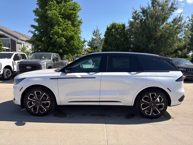 2026 White Platinum Clearcoat Metallic Lincoln Nautilus Reserve AWD SUV