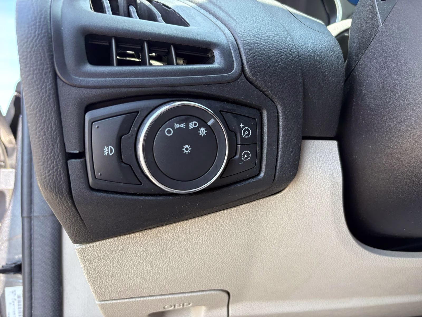 2012 Sterling Gray Metallic Ford Focus SE FWD Sedan