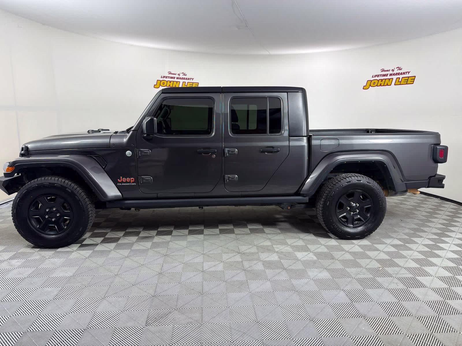 2021 Granite Crystal Metallic Clearcoat Jeep Gladiator Overland 4X4 Truck