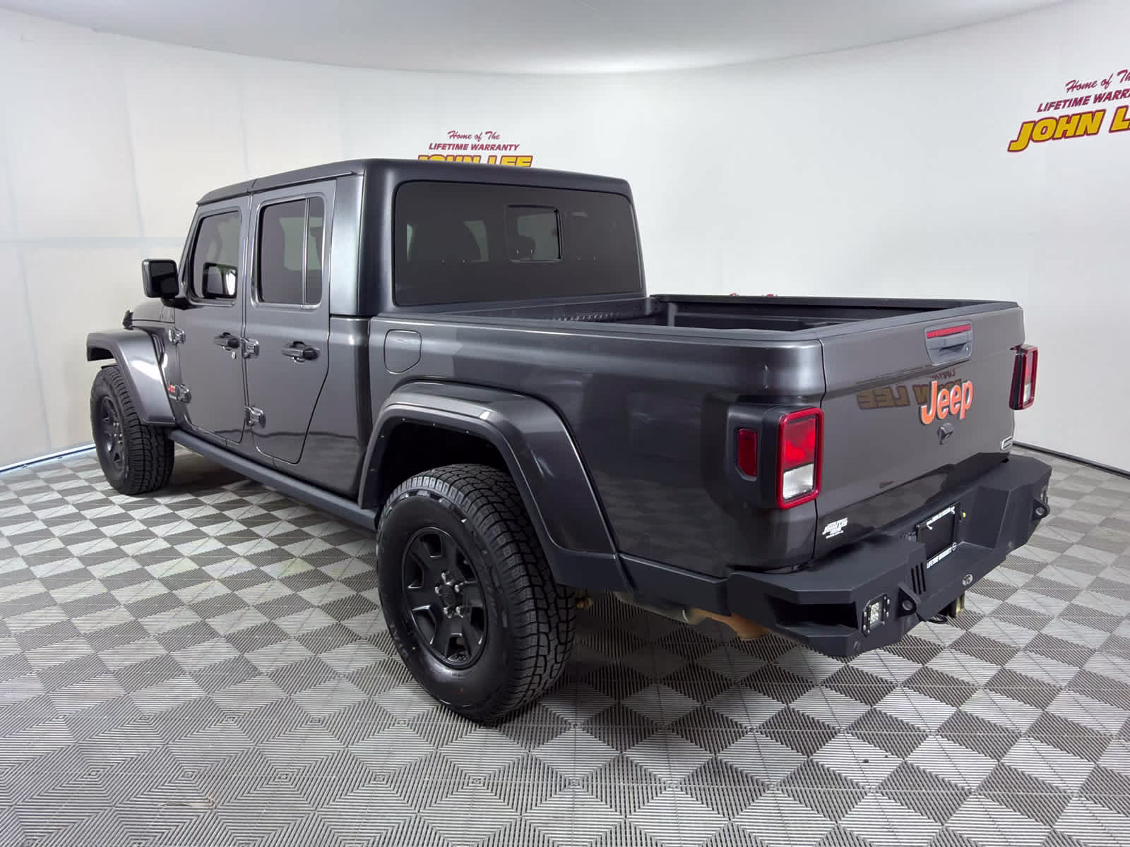 2021 Granite Crystal Metallic Clearcoat Jeep Gladiator Overland 4X4 Truck