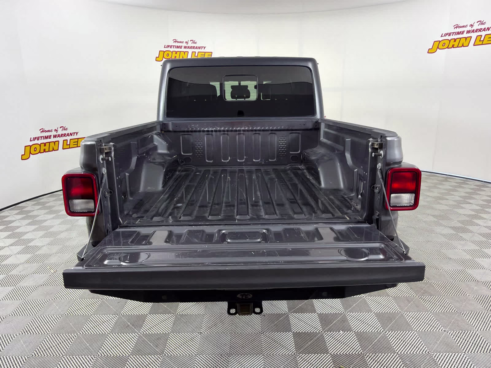 2021 Granite Crystal Metallic Clearcoat Jeep Gladiator Overland 4X4 Truck