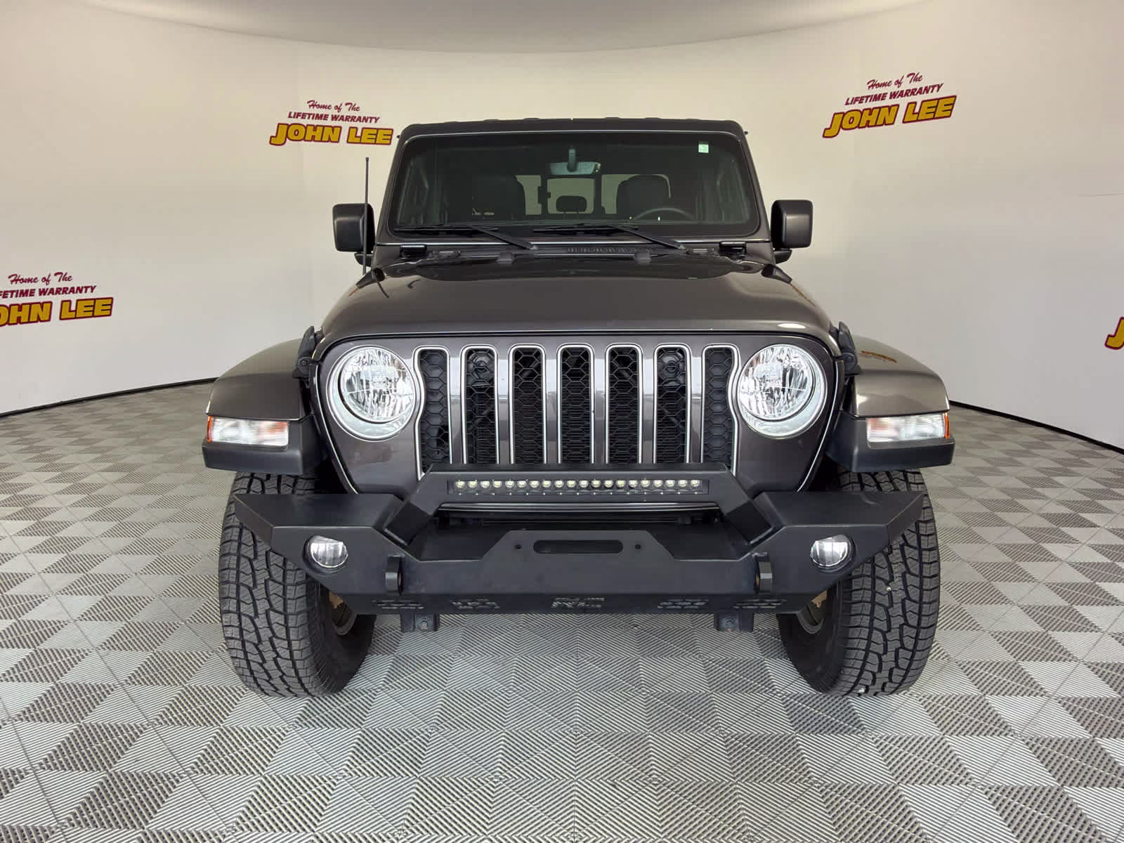 2021 Granite Crystal Metallic Clearcoat Jeep Gladiator Overland 4X4 Truck