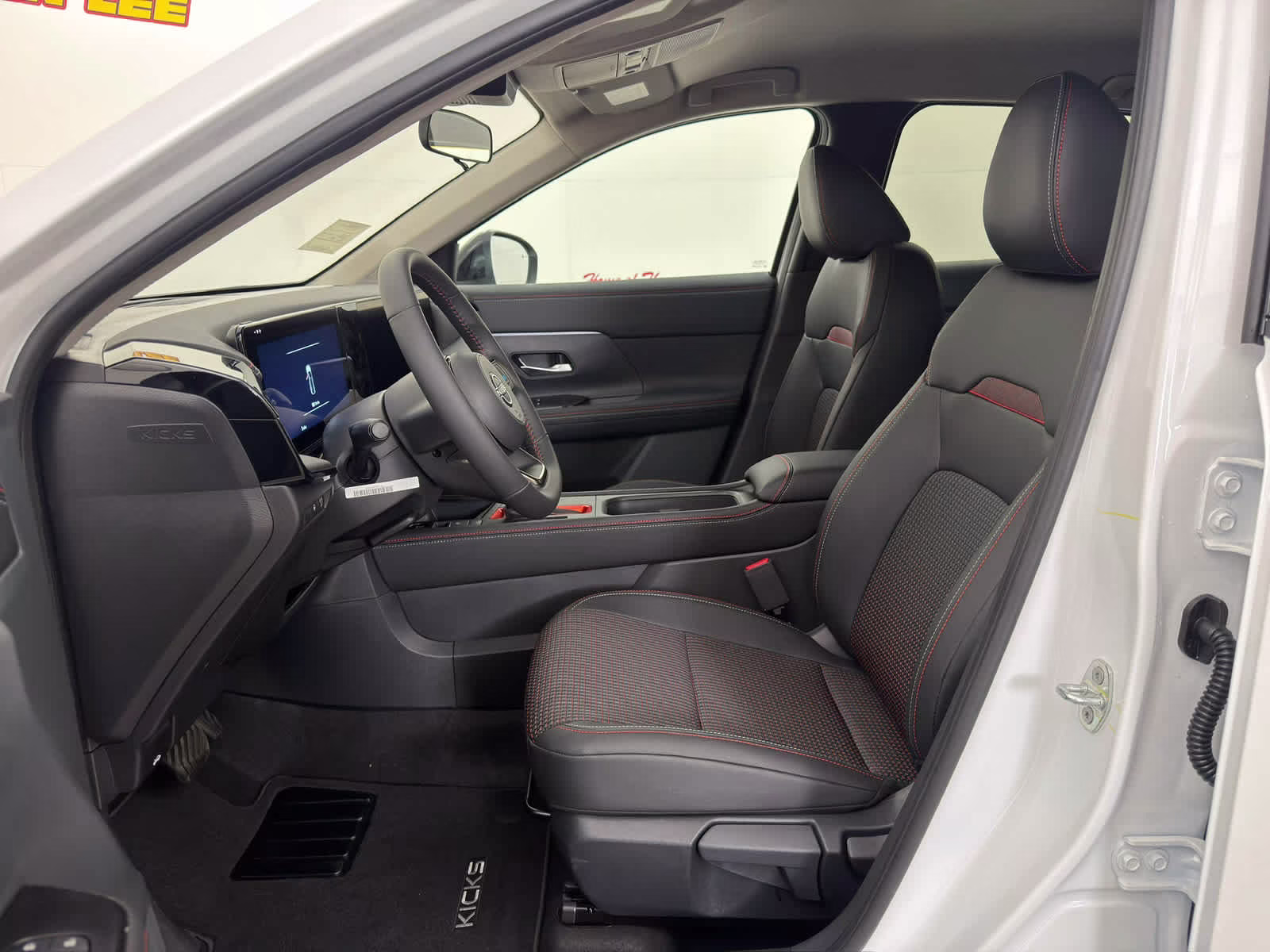 2026 Aspen White Tricoat Nissan Kicks SR FWD SUV
