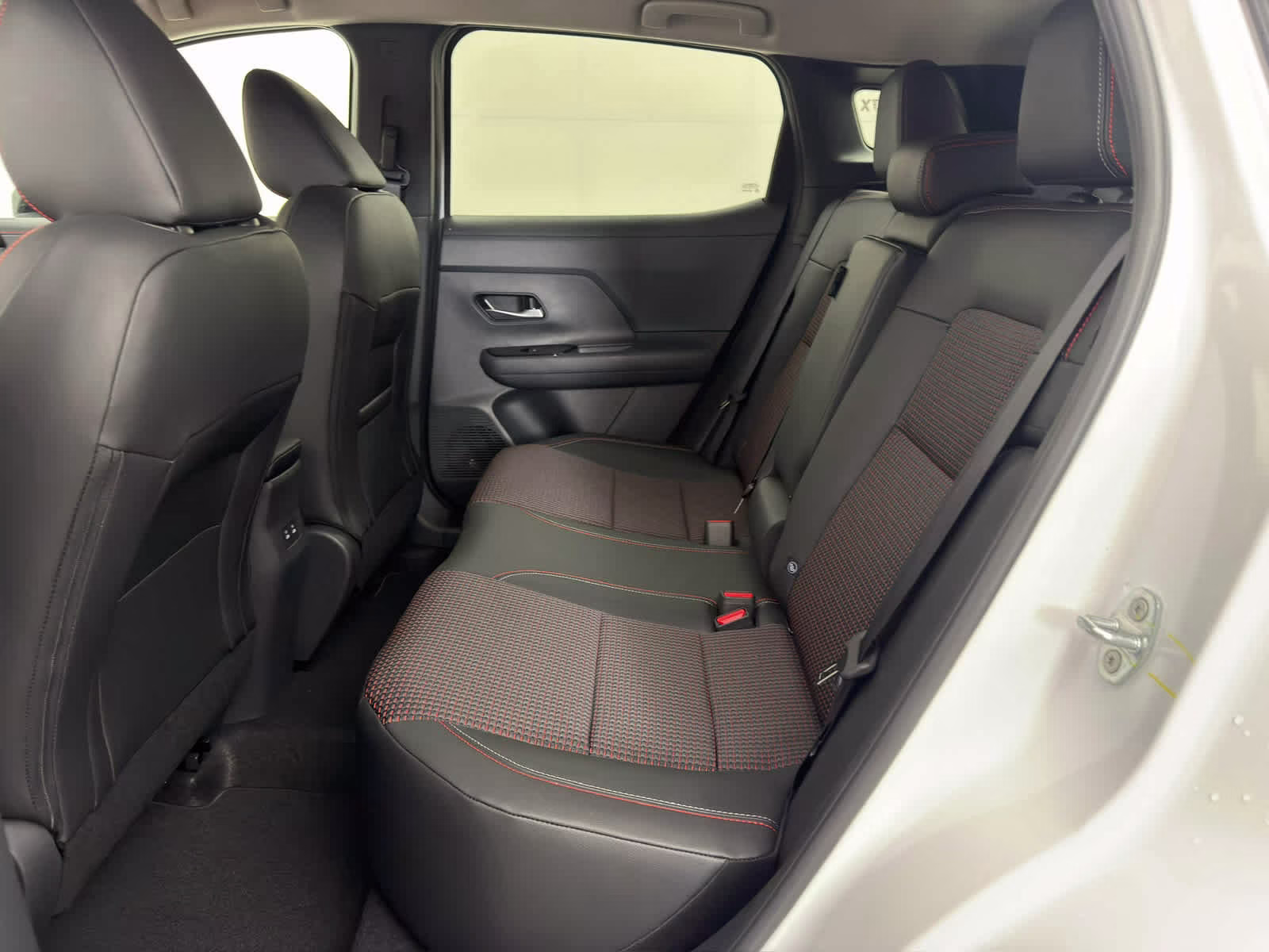 2026 Aspen White Tricoat Nissan Kicks SR FWD SUV