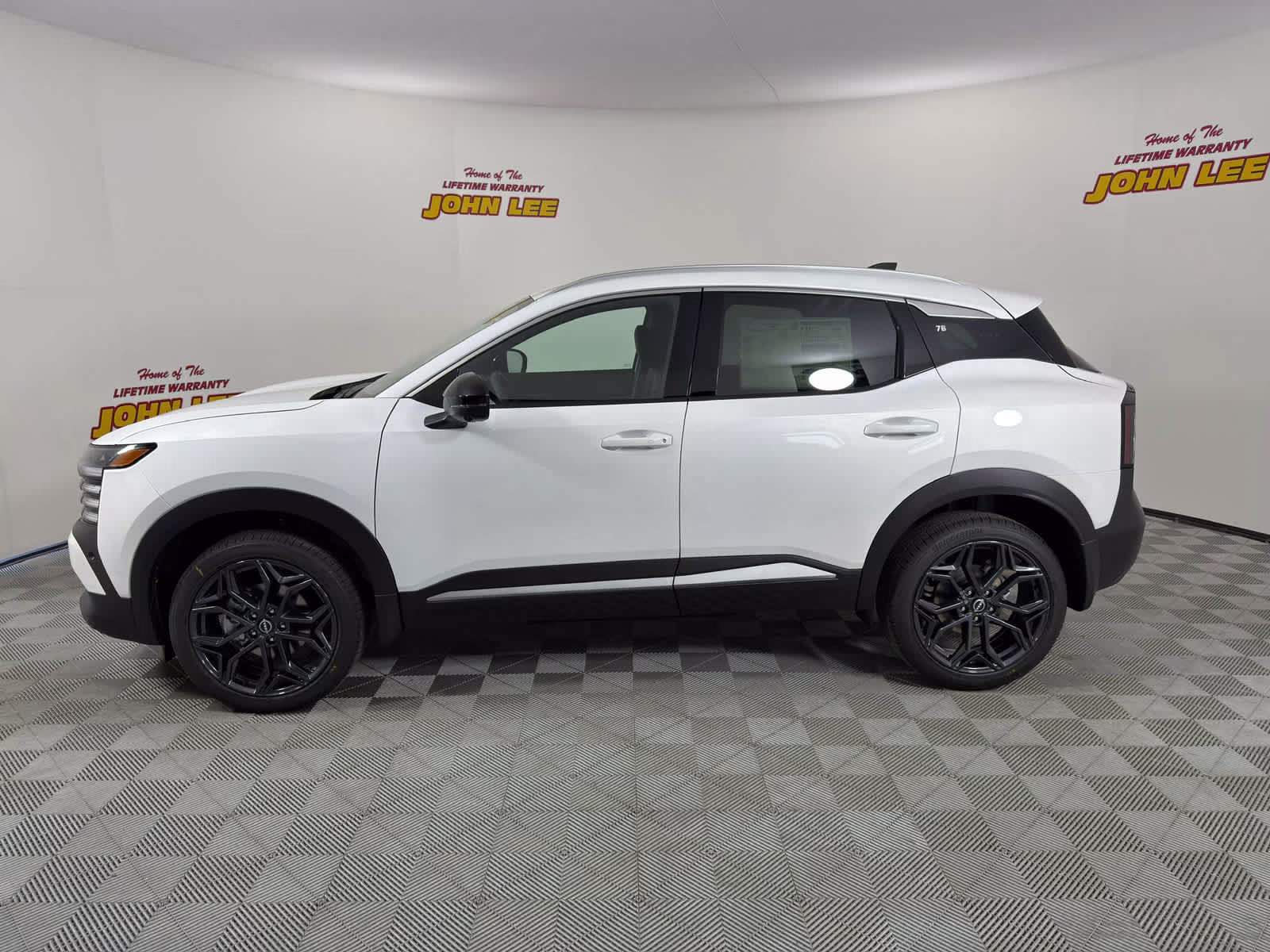 2026 Aspen White Tricoat Nissan Kicks SR FWD SUV