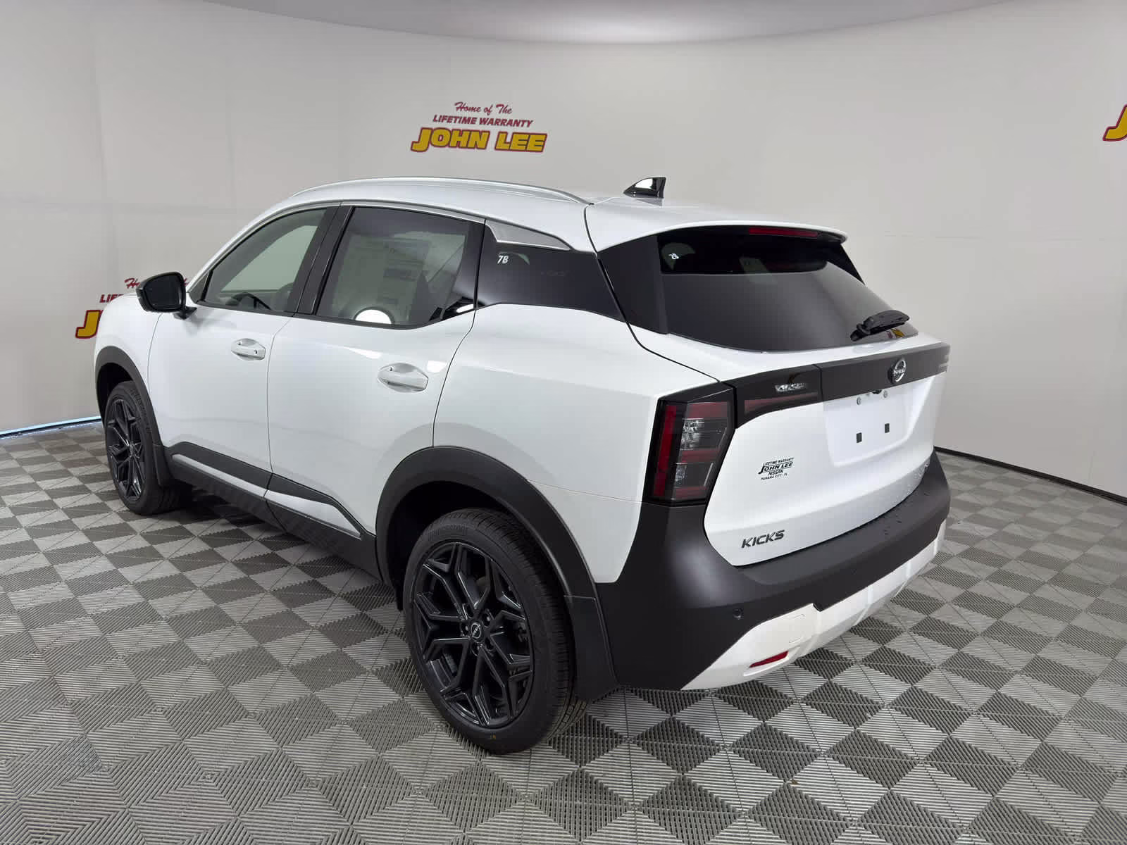 2026 Aspen White Tricoat Nissan Kicks SR FWD SUV