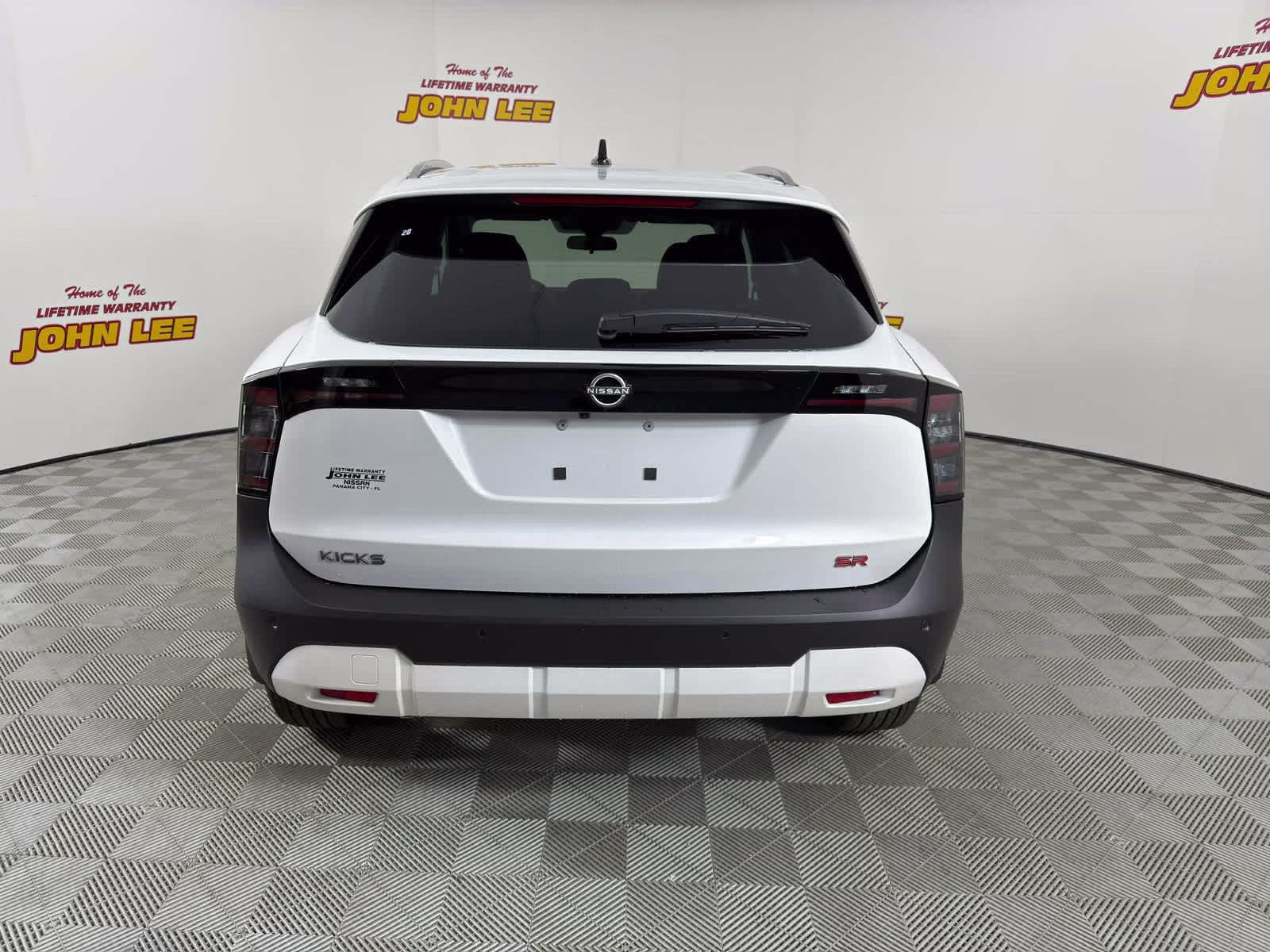 2026 Aspen White Tricoat Nissan Kicks SR FWD SUV