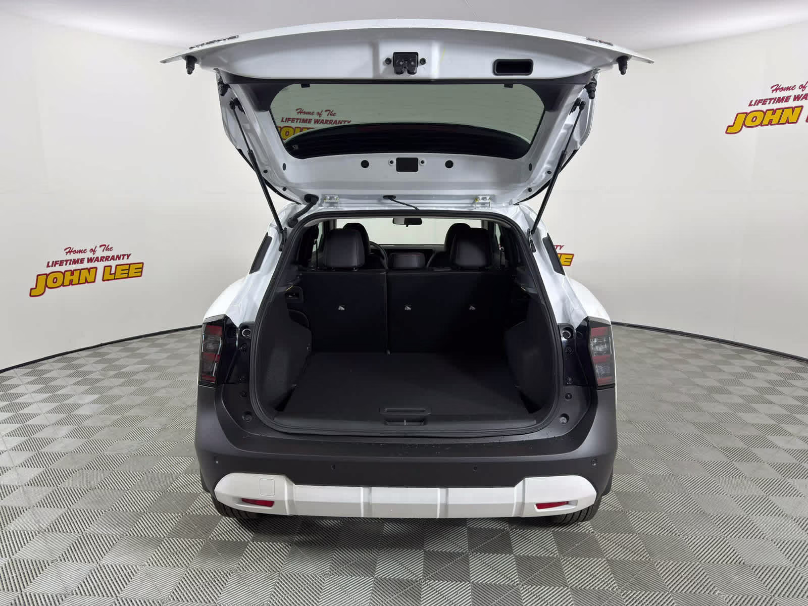 2026 Aspen White Tricoat Nissan Kicks SR FWD SUV