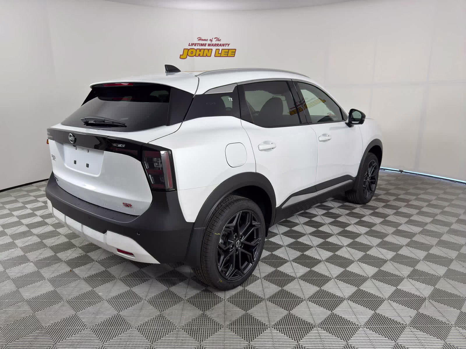 2026 Aspen White Tricoat Nissan Kicks SR FWD SUV