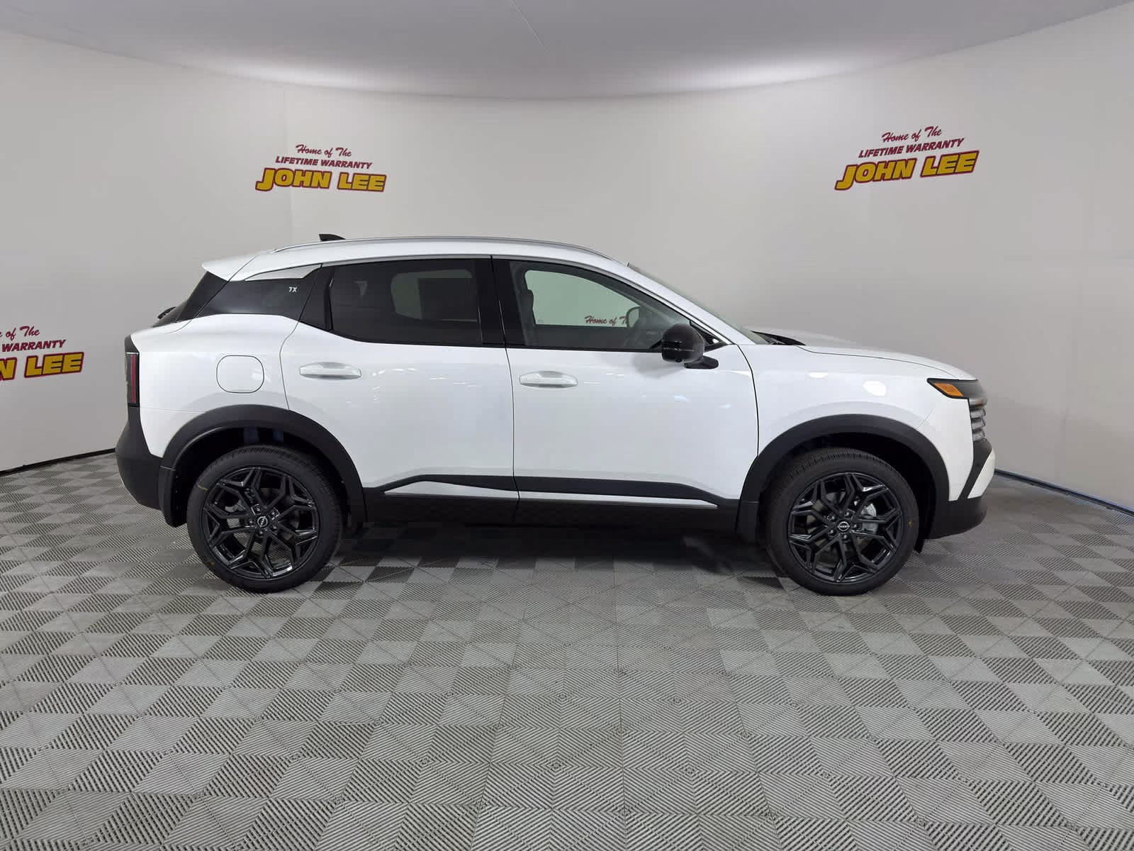 2026 Aspen White Tricoat Nissan Kicks SR FWD SUV