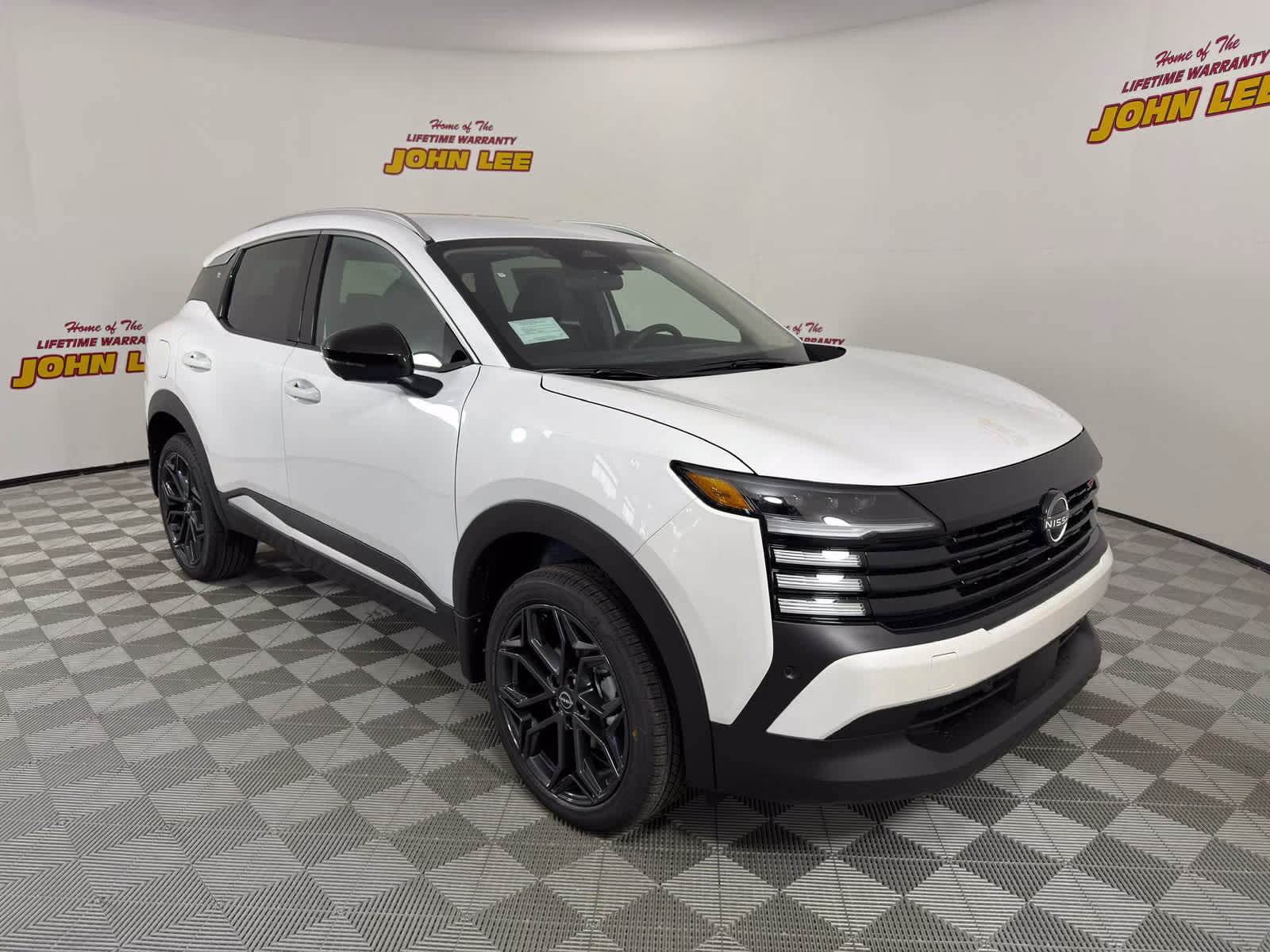 2026 Aspen White Tricoat Nissan Kicks SR FWD SUV