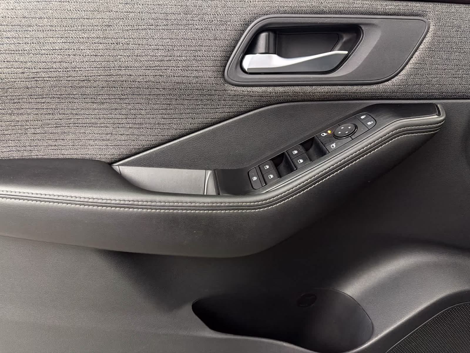 2022 Gun Metallic Nissan Rogue SV FWD SUV
