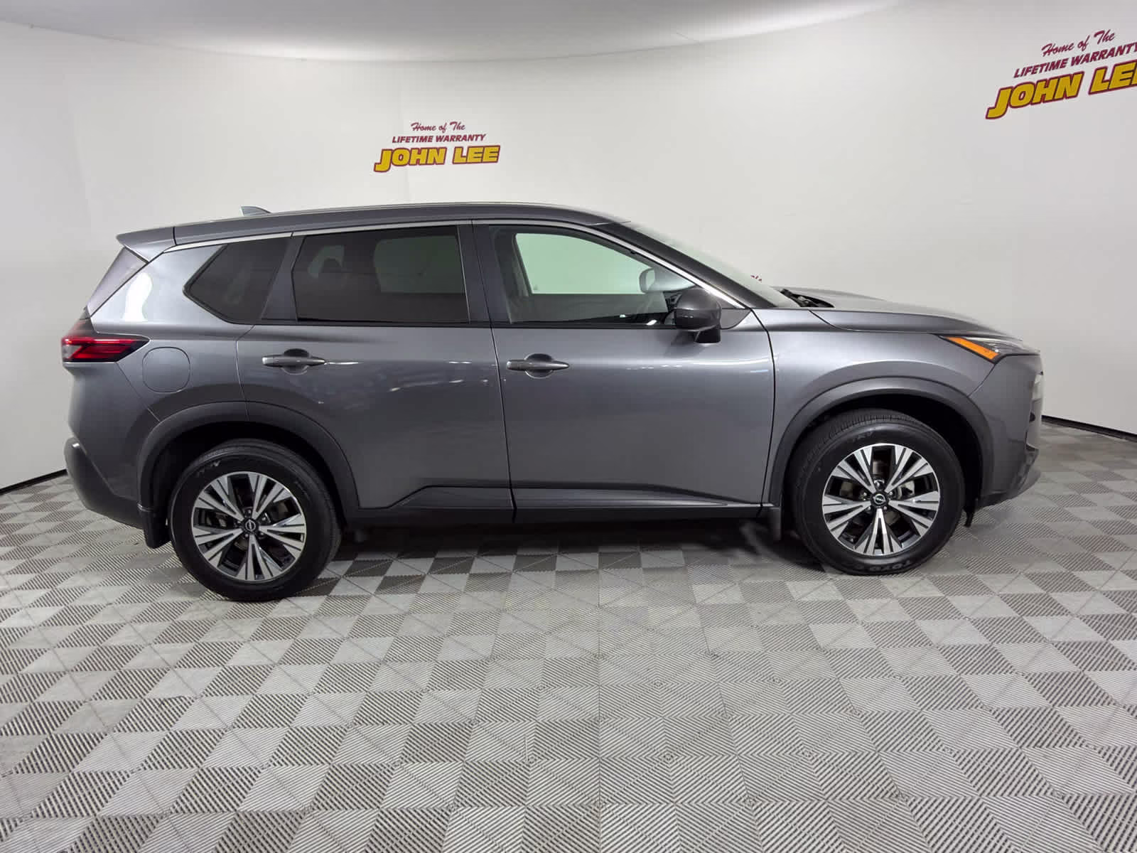 2022 Gun Metallic Nissan Rogue SV FWD SUV
