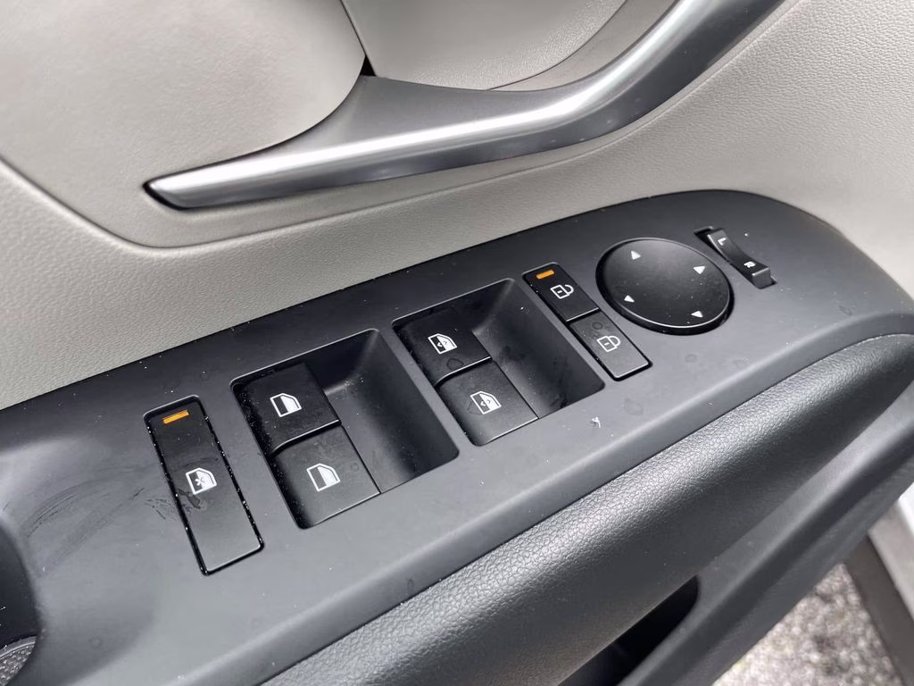 2025 Shimmering Silver Hyundai Tucson SEL FWD SUV