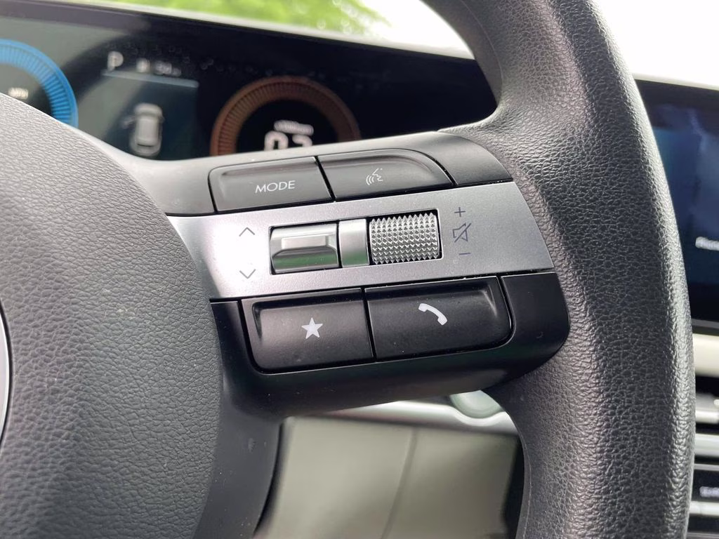 2025 Shimmering Silver Hyundai Tucson SEL FWD SUV