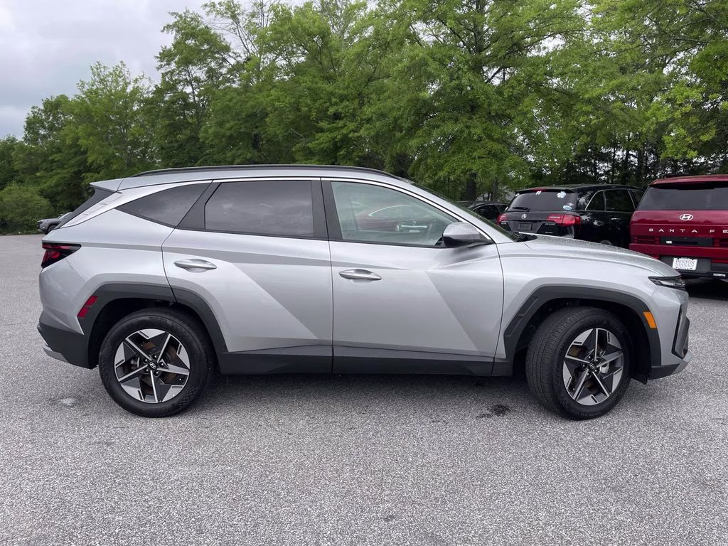 2025 Shimmering Silver Hyundai Tucson SEL FWD SUV